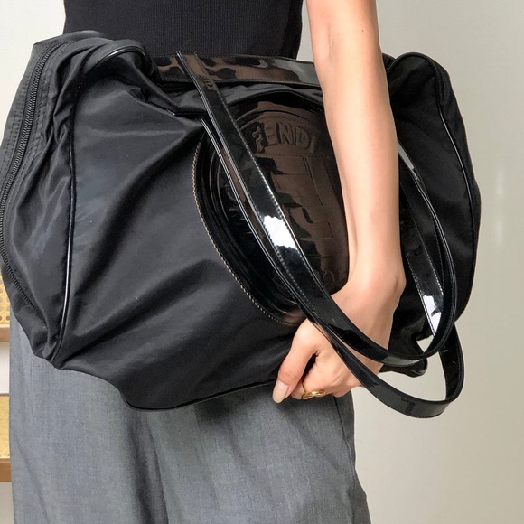 FENDI Logo Large Duffle Boston bag Black - Picture 6 of 8